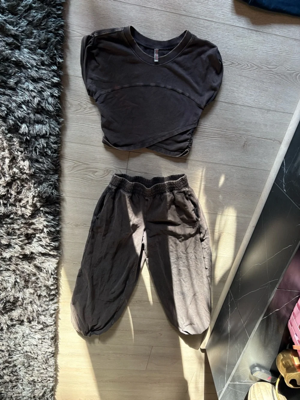 Hot shot crossover set
Free people Dark Charcoal Two-Piece Lounge Set - Picture 1 of 3